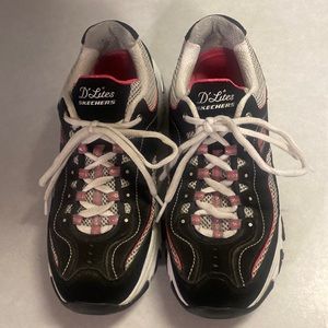 Sketchers D’Lites. Black. Womens size 9. I can send more pictures if desired.